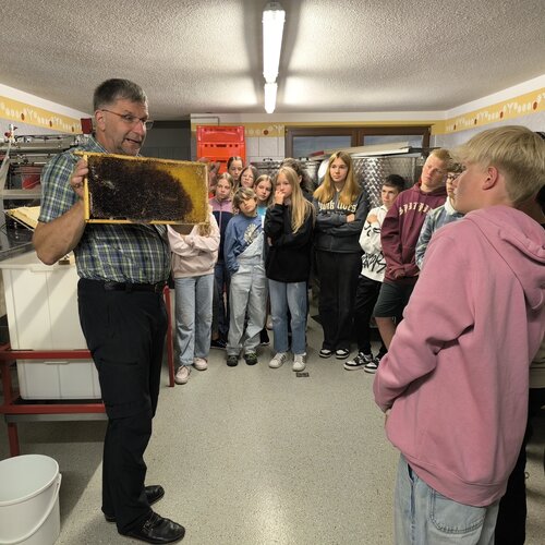 Besuch beim Imkermeister - Viktoria Ernst